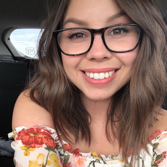 Meet your Posher, Sierra - Picture 1 of 1